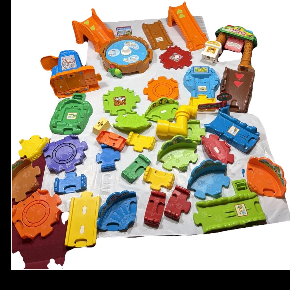 vtech 38 Pieces Mixed LOT, ZOO Go Go Smart Animals Gallop & Go Stable Sets TOYS